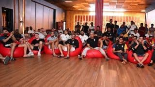 MI vs DC: मुंबई की जीत की दुआ मनाते हुए RCB खिलाड़ियों की फोटो हुई वायरल